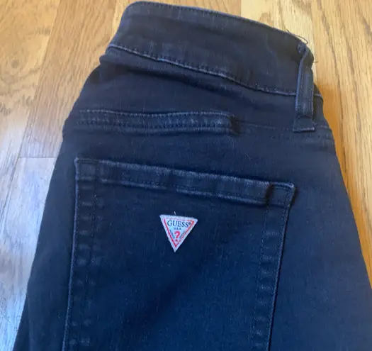 Guess Distressed knee Skinny Jeans size 27