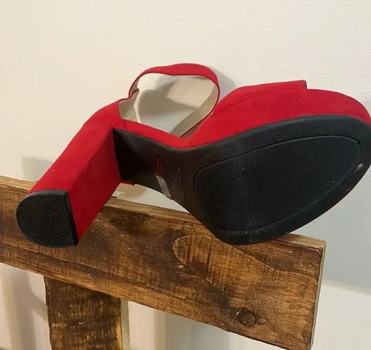 Dream Paris Dream Pairs heels woman’s red chunky fashion ankle strap platform shoe New Sz 7