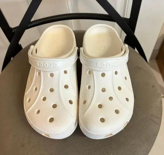 Crocs M6,W8 White Croc Clogs Size 8 - $30 (40% Off Retail