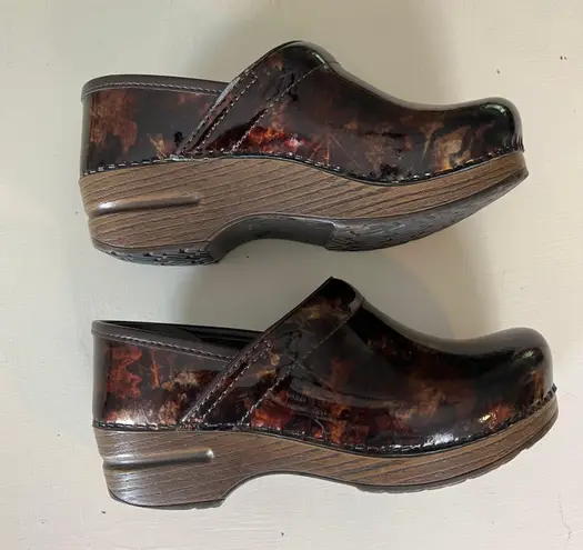 Dansko - Professional Clog Shiny Tortoise Pattern Nursing Doctor Medical