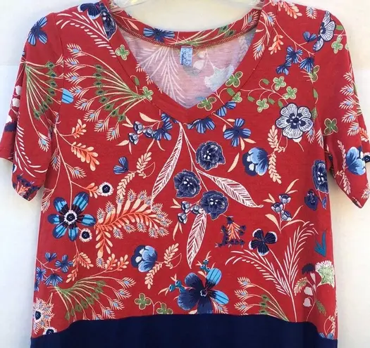 Freeloader Womens size small relaxed fit Floral Short Sleeve Red blue casual tee