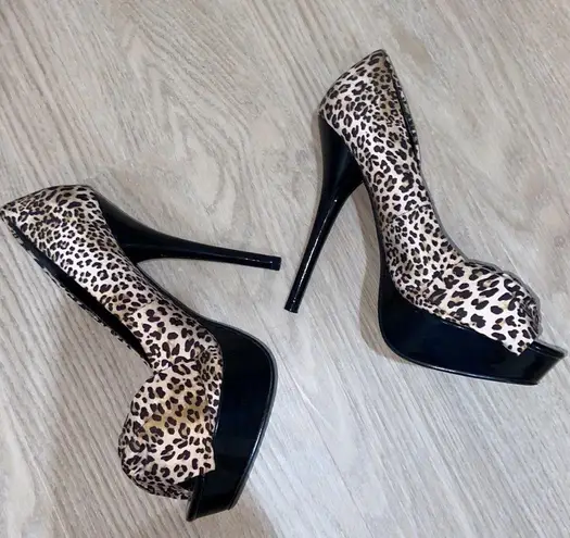 HEART IN D cheetah heels size 8