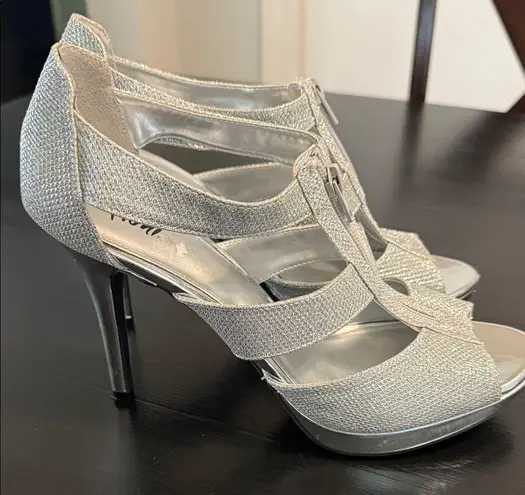 Fioni Elegant Silver High Heel Sandals Size 10