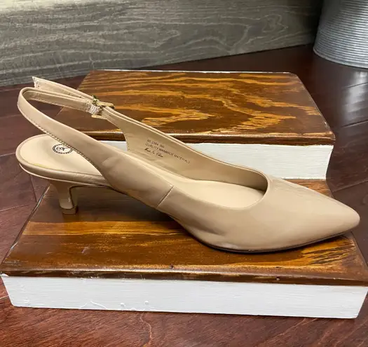 Bella Vita Kitten Heel Pumps - Scarlett II Nude Patent Size 9W