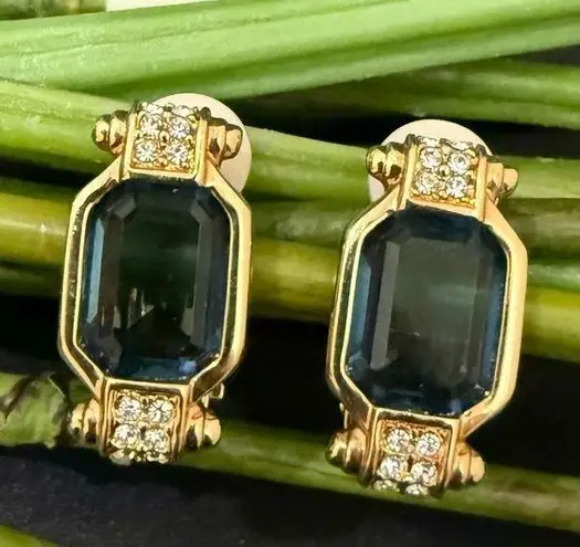 Vintage Unsigned Gold Tone Deep Teal Blue Emerald Cut Rhinestone Clip Earrings