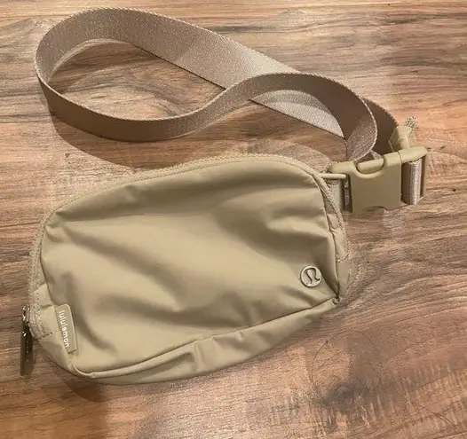 Lululemon Trench 1L Belt Bag -  Belt Bag