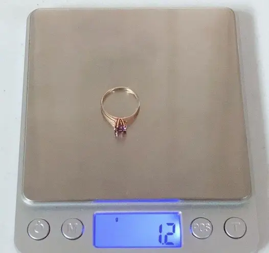 10K YELLOW GOLD Ring Purple Gem Size 5.5 Weighs 1.2 Grams