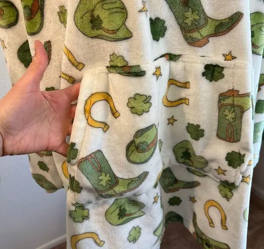 Throwzy Lucky Western Cowgirl Hooded Oversized Soft Lounge Sweater One Size Green Size XL