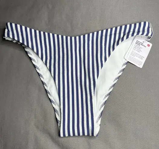 Lululemon Seersucker Skimpy Mid Rise Bottom NWT Size XL (Stripped White Blue)