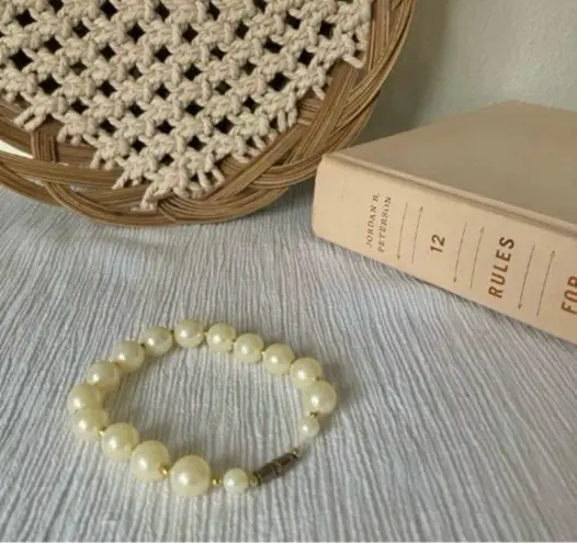 Pearl Bracelet Gold Bead Elegant Vintage “Lagaertha” Classic Minimal Pearlcore White