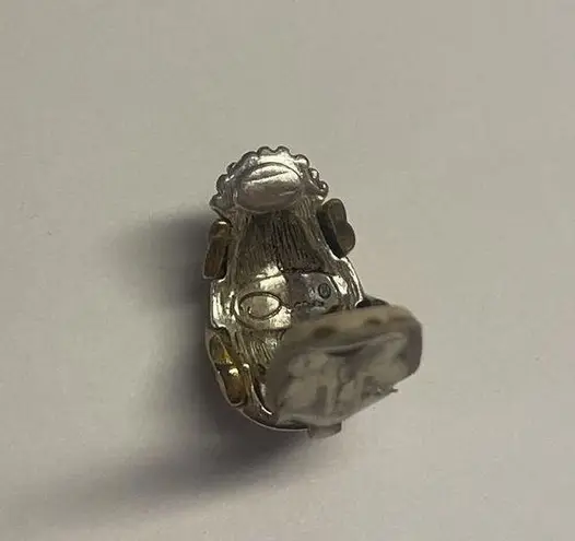 Oscar de la Renta Vintage Two Tone Signed Clip On Earrings