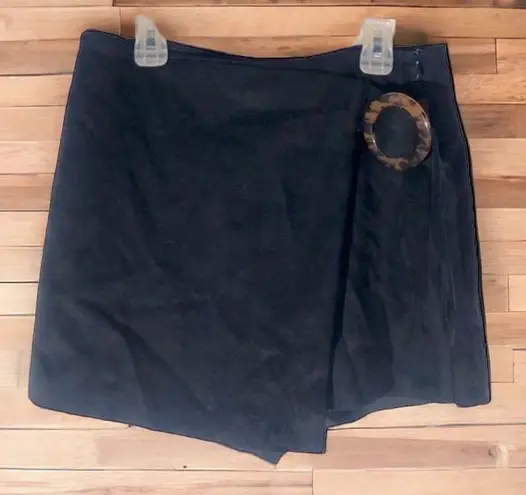 ZARA  Black Suede Shorts Skort Tortoiseshell Belt Buckle Side Zip Women’s M