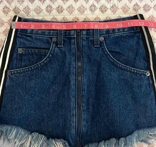 Carmar Beatrice Zip Front Denim Jean Skirt Reflective Stripes Raw Hem Size 25 Blue