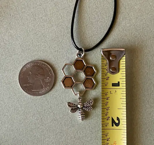 Handmade antique silver tone BEE retro vintage boho chic aesthetic necklace🐝