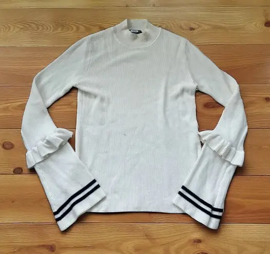Few Moda White Bell Sleeve Ribbed Sweater Size Small