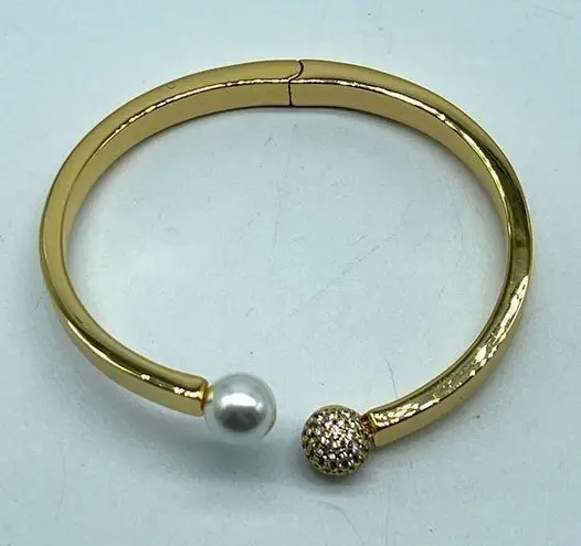NEW REAL SIMPLE fashion gold bracelet with a pearl and mesh ball at each…