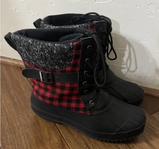 Torrid Duck Boots Womens Red Black Flannel Ankle Top Lace Up Buckle mismatched Size 11