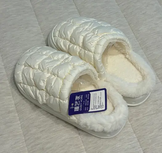MooSnuggle White Cozy plush Slippers
