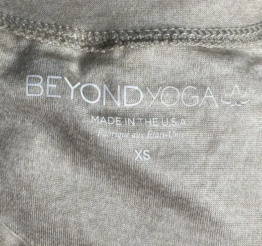 Beyond Yoga  Featherweight Muscle Tank Spacedye Birch Heather SAMPLE NWOT XS Slit