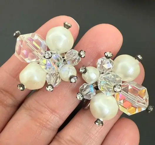 Vintage LAGUNA AB Crystals Aurora Borealis Faux Pearl Cluster Beads Earrings 14g White
