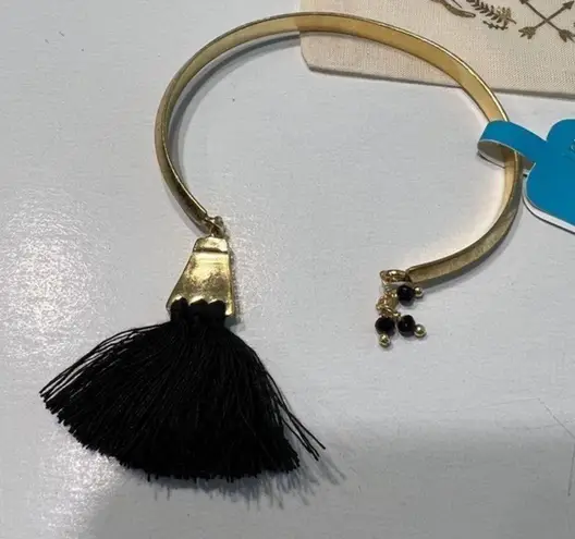 Shiraleah  Gold Bangle Bracelet‎ With Black Tassel