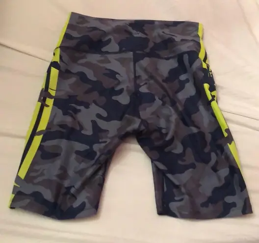 Super Cute Camo Spandex Work out Shorts ! Size L