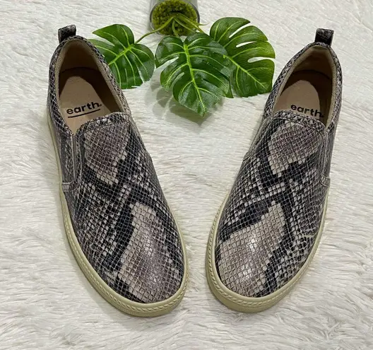 New Earth Snake Embossed Zen Groove Slip On Shoes Gray Size 7.5