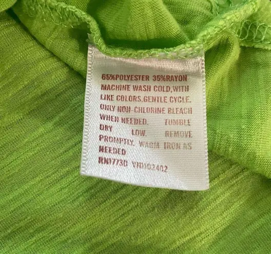 MOSSIMO Kelly green top with shark bite hem, size L Size L