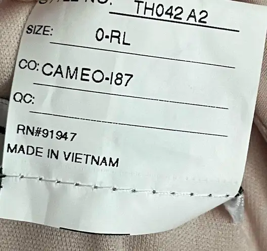 Thread by Dessy • NWT FLUTTER SLEEVE V