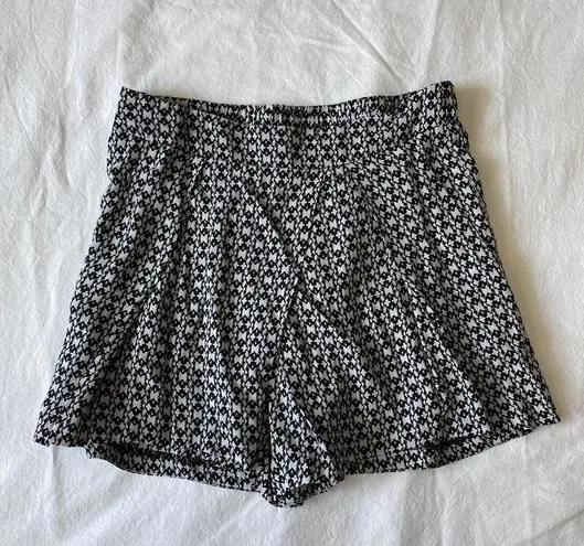 BCBGeneration Black & White Print Comb Shorts