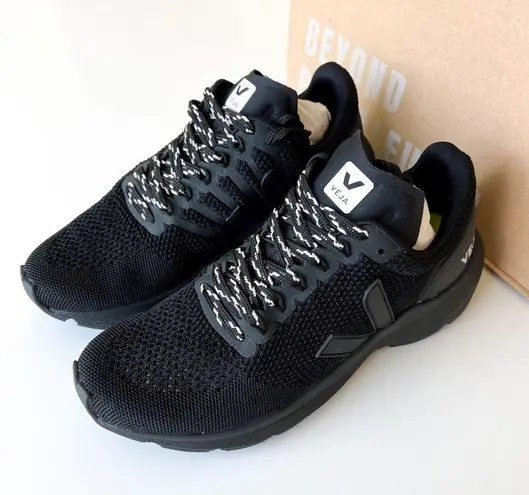 VEJA Marlin V-Knit in Full Black