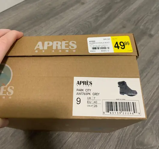 NEW Apres Grey Boots size 9 Gray