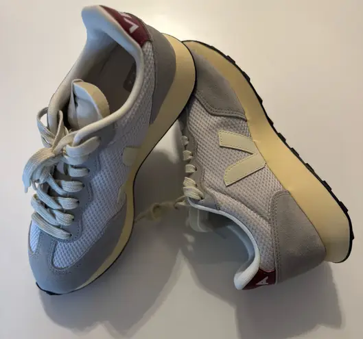 VEJA RIO BRANCO II ALVEOMESH Sneakers NWOT