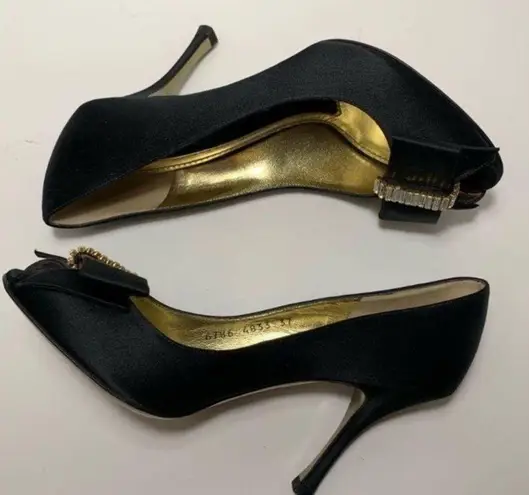 Dolce & Gabbana , baguette bow , black satin pumps, heels size 7.  3.5” heel