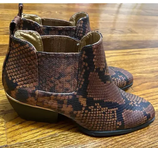 New Directions Ankle Booties Snakeskin Chelsea Boots Western Cowgirl Celebrity Brown Size 6.5
