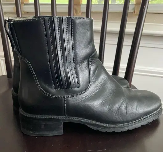 L.L.Bean  Women’s Black Leather Chelsea Boots Lug Sole 8