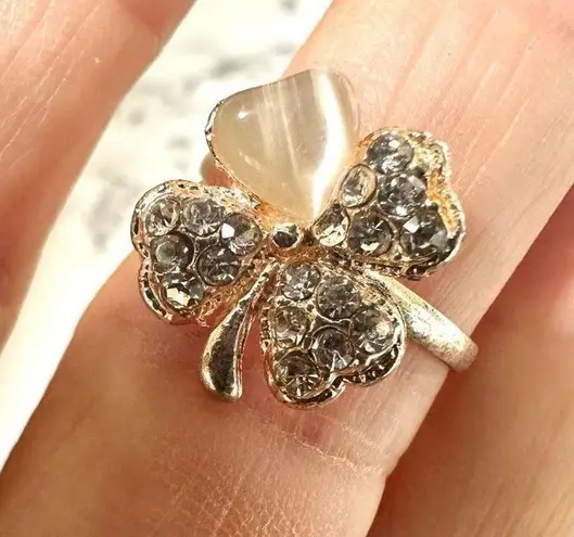 Gold tone rhinestone four leaf clover ring