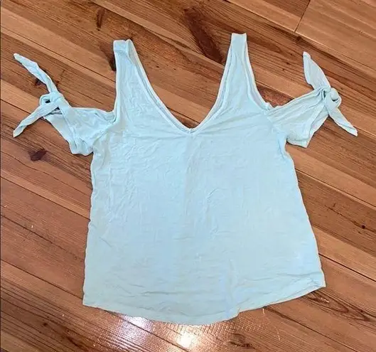 American Eagle 🥰 2/$12 ♥️ American Eagles Mint Cold Shoulder Blouse