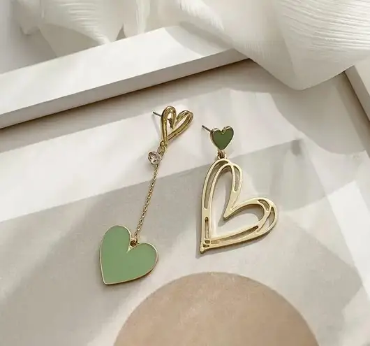 NEW Asymmetrical Green Heart Earrings Gold Dangle Mismatched Cute Y2K Aesthetic