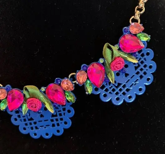 Betsey Johnson  BLUE SCALLOP / FLOWER NECKLACE