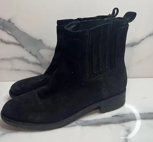 via spiga Women's Classic Black Suede Lug Sole Pull On Erisa Chelsea Boot Sz 8.5