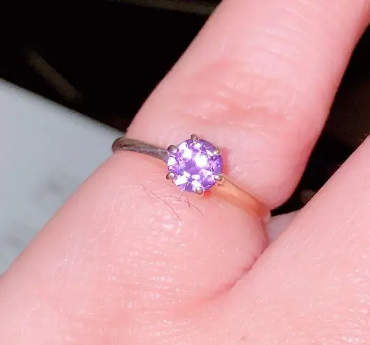 10K YELLOW GOLD Ring Purple Gem Size 5.5 Weighs 1.2 Grams