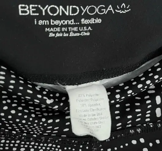 Beyond Yoga Women’s Black and White Swirl Dots Pattern Size Medium