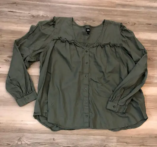 Lee Camo Green Boho Style Women’s Blouse Size XL, pit to put is 24, length is 24