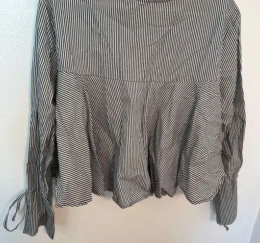 Heart & Hips Heart Hips Cropped Loose Blouse Gray White Stripes