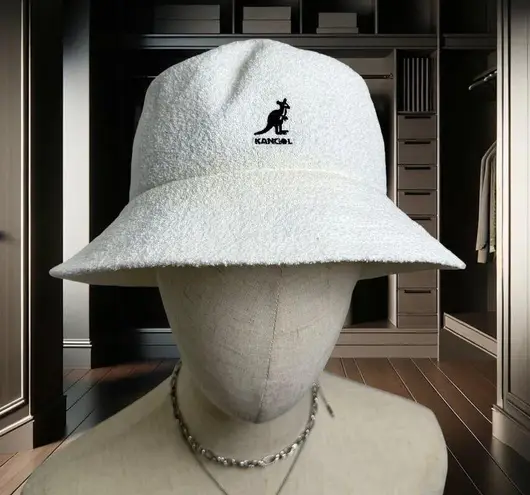 Bermuda Kangol  Bucket Hat (White M)