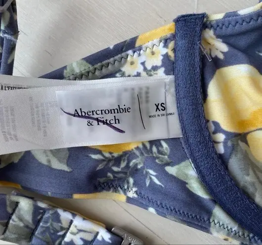 NWOT Abercrombie and Fitch lemon print underwire retro NWOT Abercrombie and Fitch lemon print underwire retro