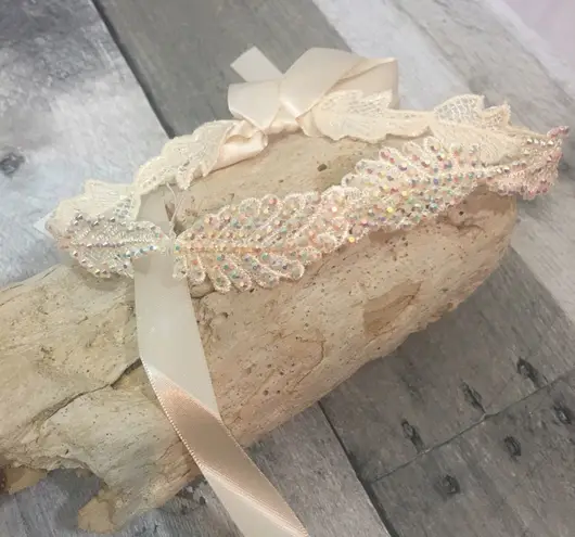 Amrita Singh Ivory Leaf Crystal Lace Choker