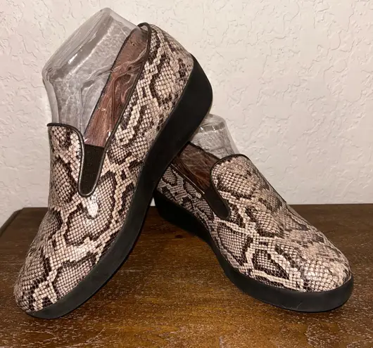 FitFlop  Superskate Snakeskin Print Slip On Loafer Shoes Size 6.5  - Image 1