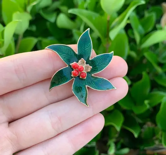 Vintage Green & Red Holly Flower Leaf & Berries Brooch Pin // Christmas Holiday